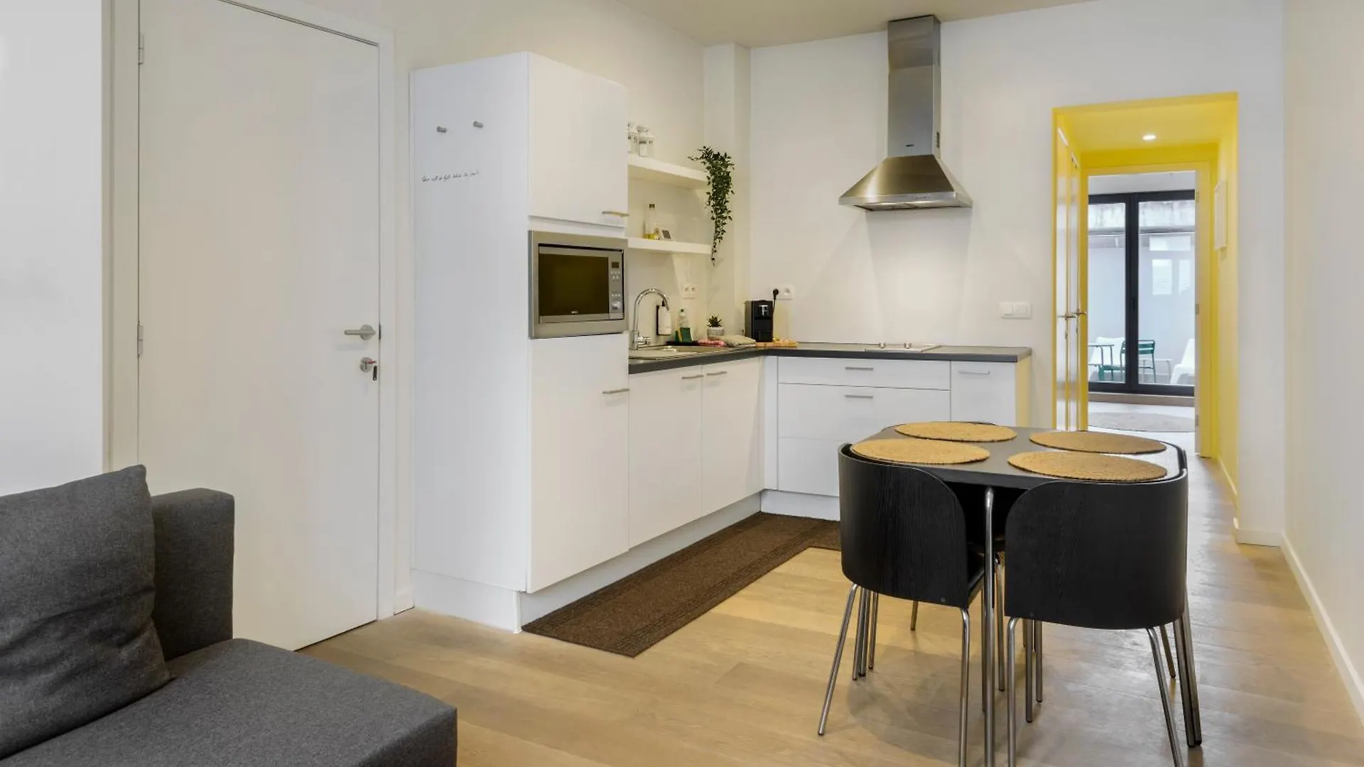 R73 Apartments By Domani Hotels Antverpy Belgie