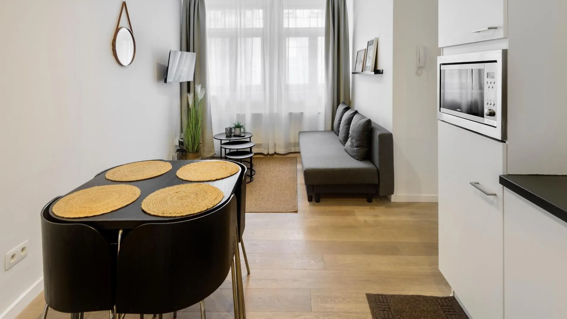 R73 Apartments By Domani Hotels Antverpy 0*,